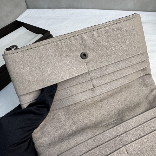Bottega Veneta 編織拉鍊手拿包 