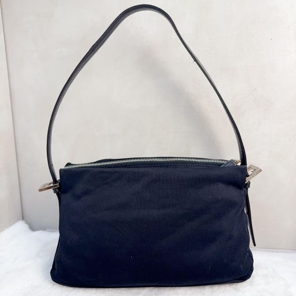 Fendi Mamma Baguette 黑色帆布肩背包 