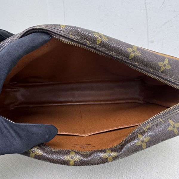 LV Monogram 老花手拿包 
