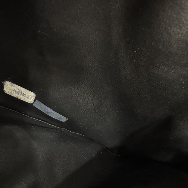 Chanel 菱格漆皮化妝包 