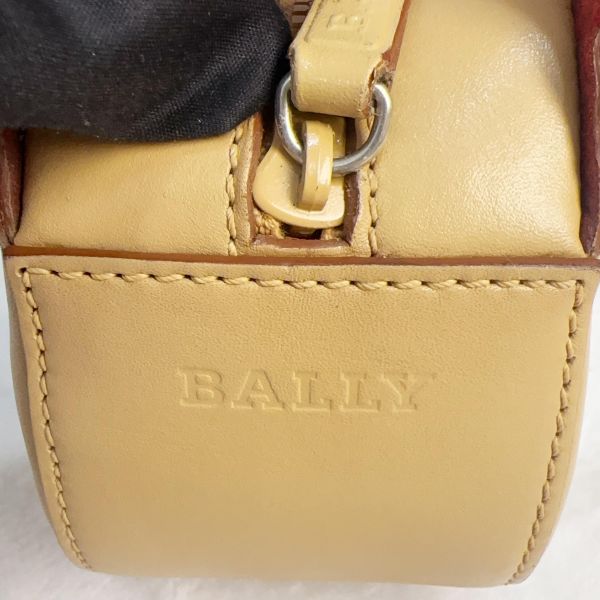 Bally 復古鏤空皮革肩背包 