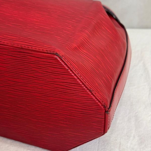 Louis Vuitton紅色水桶包 