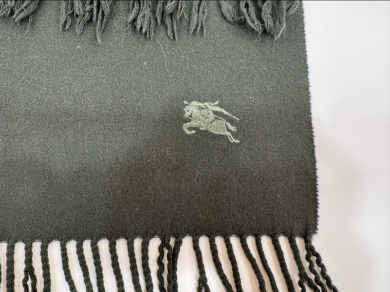 Burberry 純羊毛墨綠色圍巾 