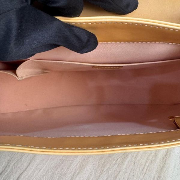 Louis Vuitton 黃色漆皮壓紋肩背包 