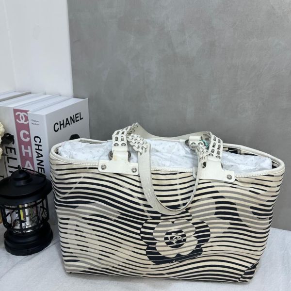 Chanel 山茶花托特包 