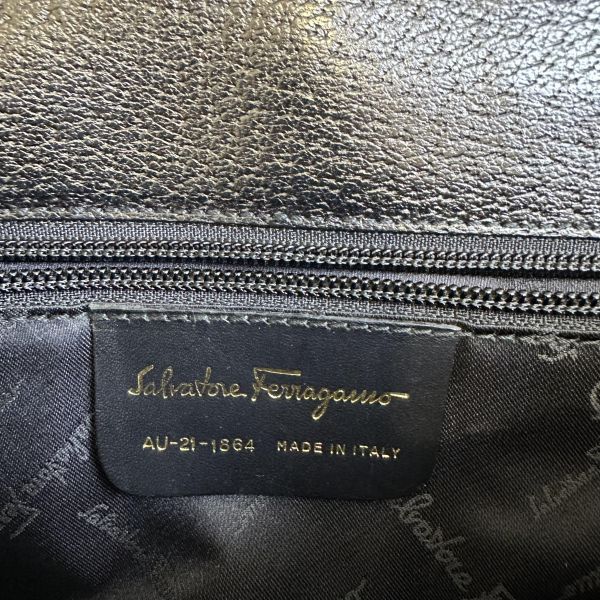 Ferragamo 菲拉格慕 經典金屬扣環包 