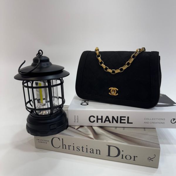 Chanel 迷你麂皮黑金雕花鏈條包 