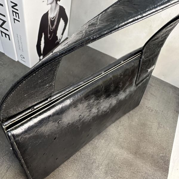 Gucci 黑色壓紋鴕鳥皮肩背包* 