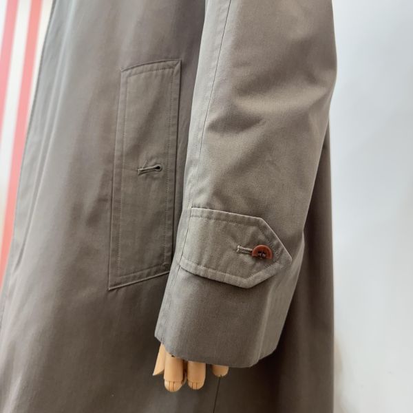 Burberry 灰色長款風衣 