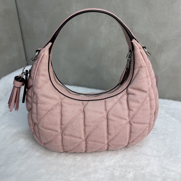 COACH 牛仔斜背兩用彎月包 