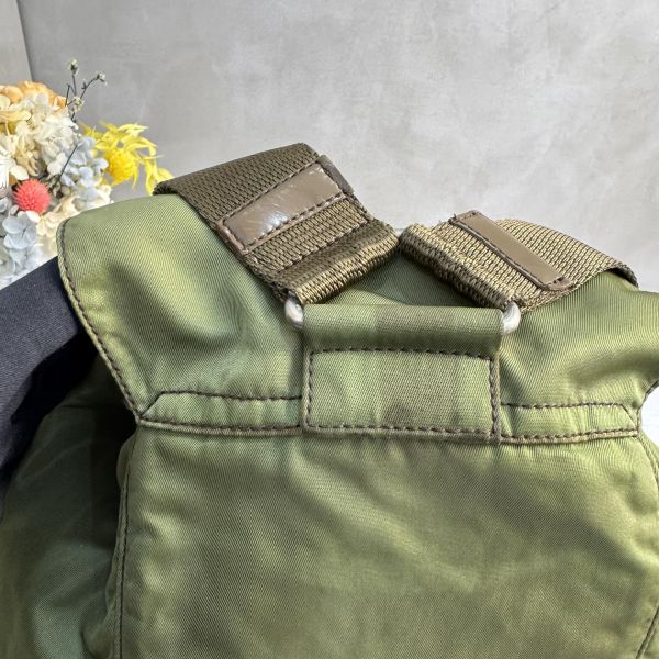 Prada 經典軍綠色尼龍後背包 