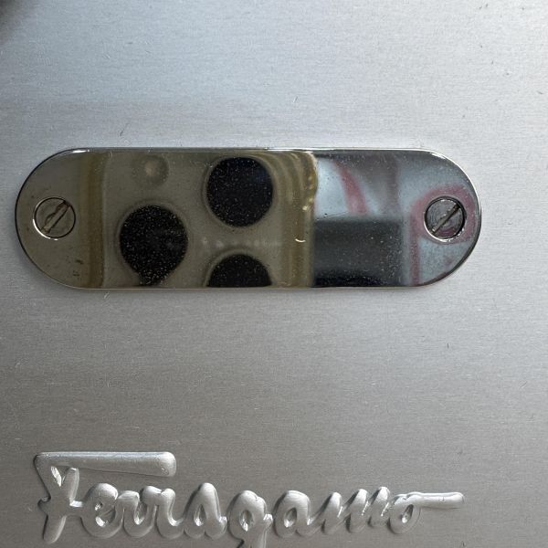 Ferragamo Gancini AU-21 6717 銀色鋁製單肩包 