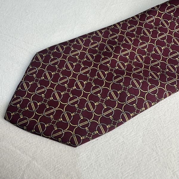 HERMES 酒紅色 馬銜鍊環圖騰 領帶 領結 絲綢（中古） 