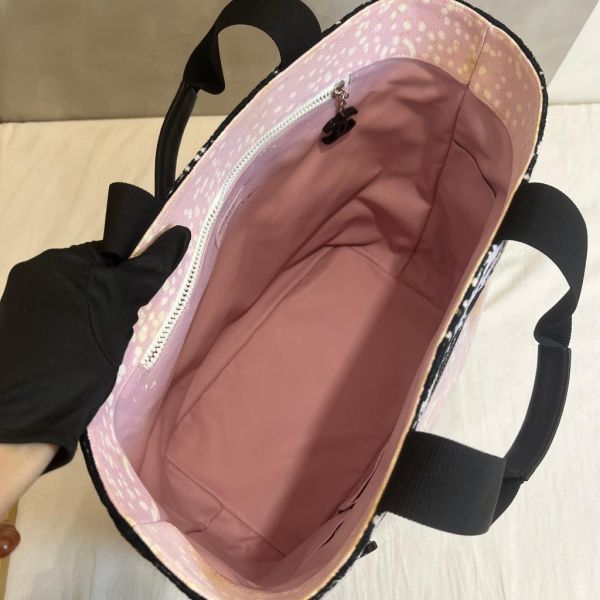Chanel 粉色帆布托特包 