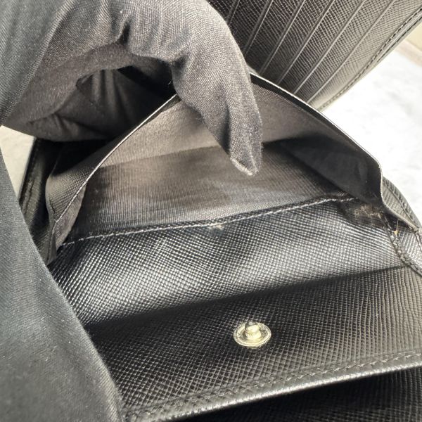 Prada Tessuto 黑色尼龍三折短夾 