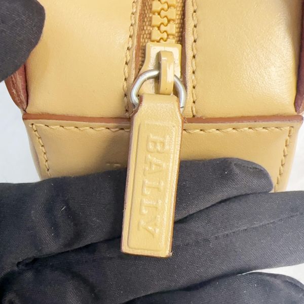 Bally 復古鏤空皮革肩背包 