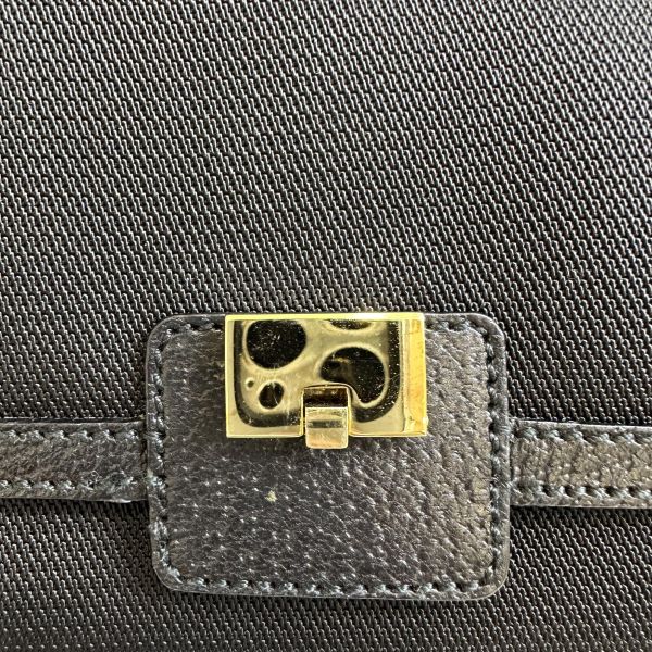 Ferragamo 菲拉格慕 經典金屬扣環包 