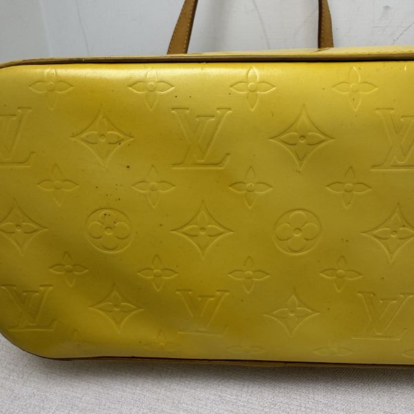 LV鵝黃色漆皮手提包 