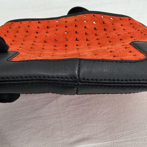 Loewe 羅意威 Anagram 麂皮單肩包 