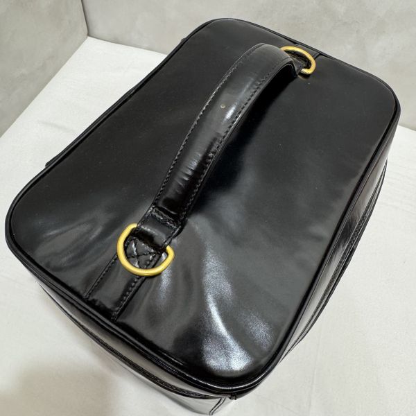 Chanel 大款漆皮手提化妝包 