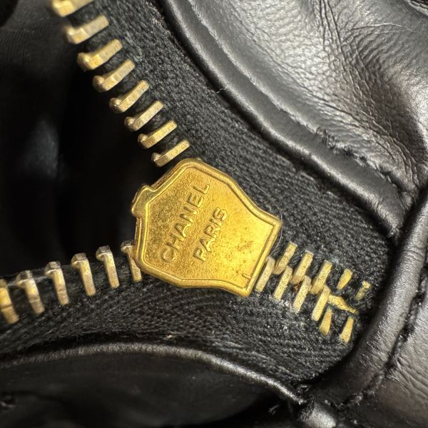 Chanel 大款漆皮手提化妝包 