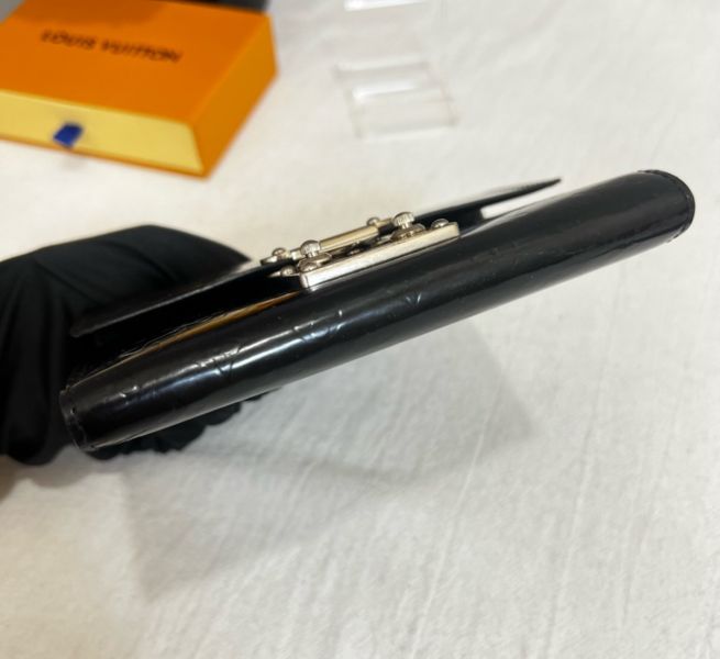 Louis Vuitton 硬殼扣式手提錢包 含卡夾 