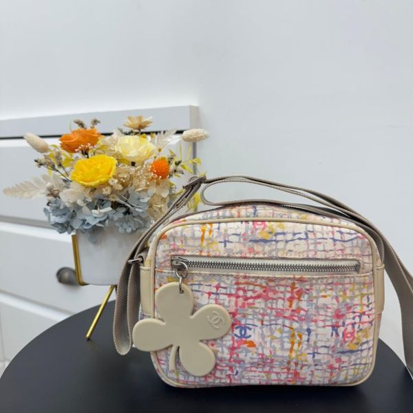 Chanel 水彩塗鴉相機包 