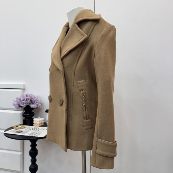 Burberry 駝色雙排扣女士短款大衣 