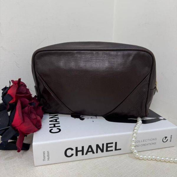 Chanel 咖色皮革化妝包 