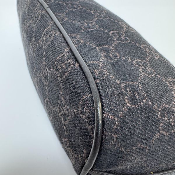 Gucci 黑色老花腋下包 