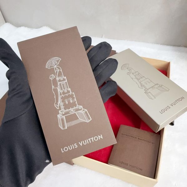 Louis Vuitton Tour Eiffel VIP 限量版翻頁動畫書 