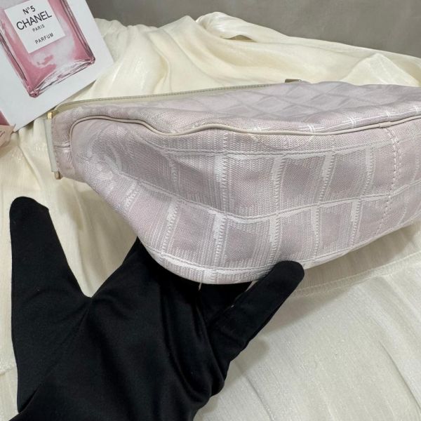 Chanel 粉色冰格腋下包 