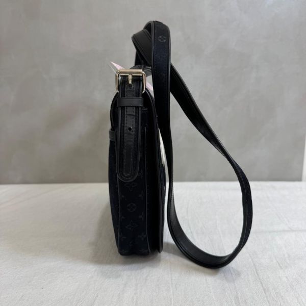 Louis Vuitton 特殊款斜背包 