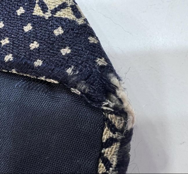 Emporio Armani 男士藏青色絲綢領帶（中古）義大利製 