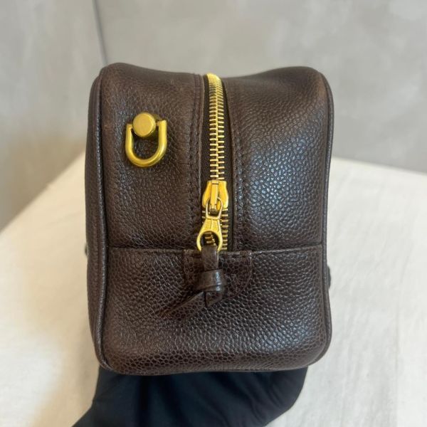 Chanel 經典魚子醬化妝包 
