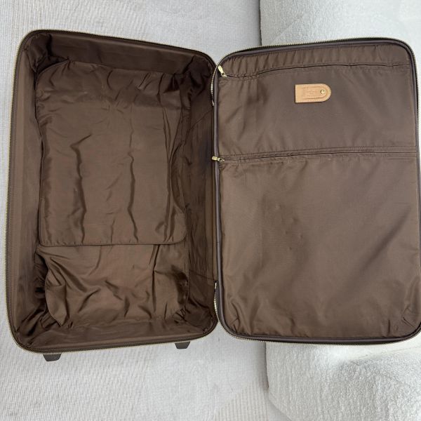 Louis Vuitton Monogram Pégase 系列滾輪行李箱 