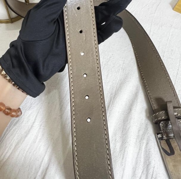 Gucci 方形金屬標誌扣環皮帶 