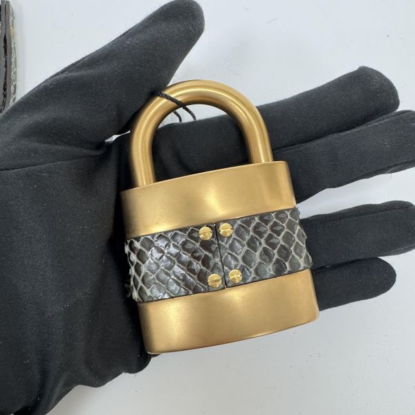 Chloe'  鎖頭擺件 