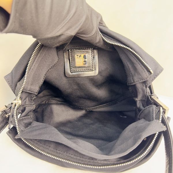 Fendi Mamma Baguette 黑色帆布肩背包 