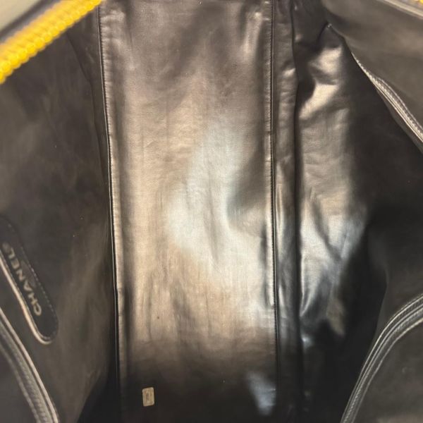 Chanel 菱格紋黑金旅行袋 