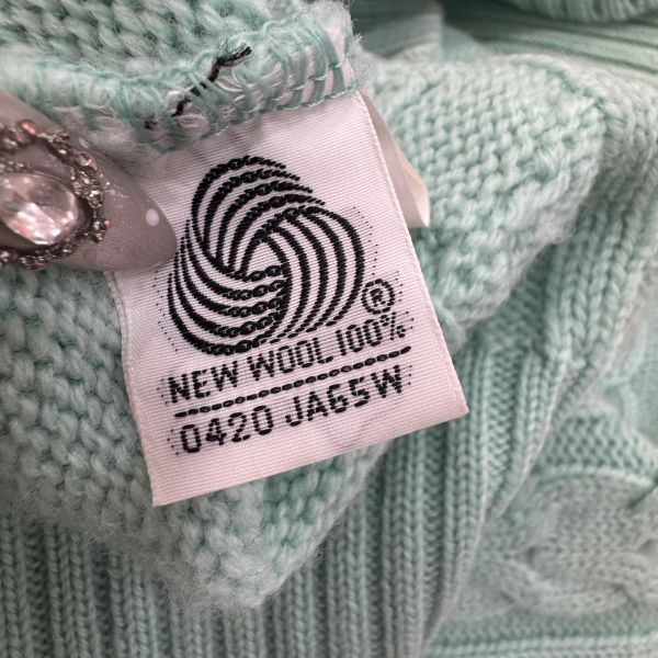 Burberry 薄荷綠絞花V領毛衣 