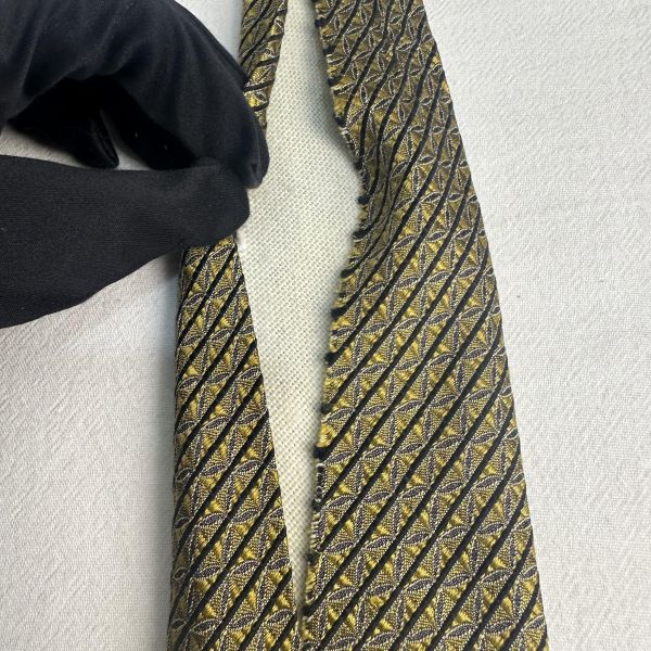 GIVENCHY 紀梵希 黑金菱格織紋領帶 領結 絲綢（中古） 