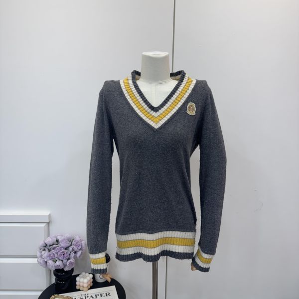 Burberry 學院風V領針織衫 
