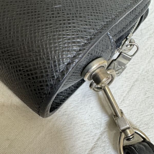 LV 鐵灰色 皮革 手拿包 