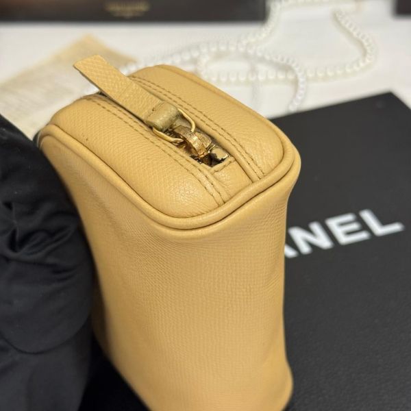 Chanel coco鈕扣皮革小包 