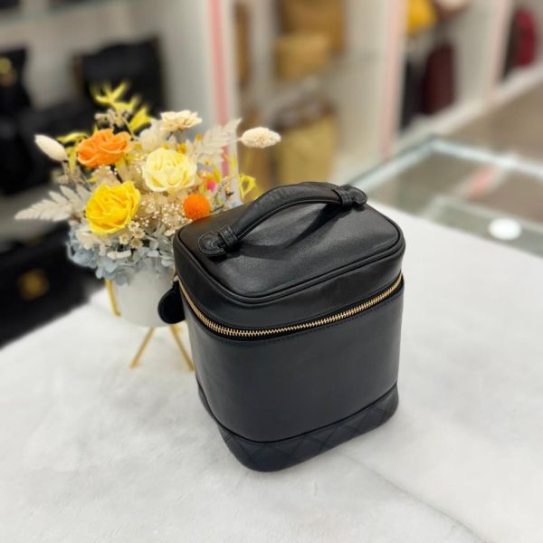 Chanel 小羊皮化妝箱 