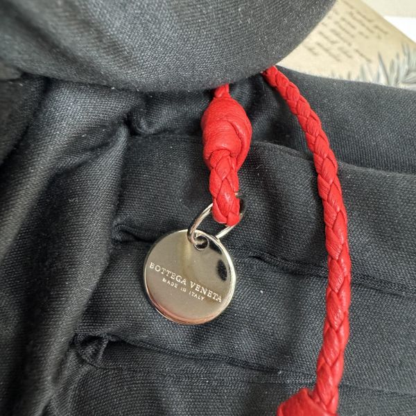 Bottega Veneta 紅色造型 掛繩 