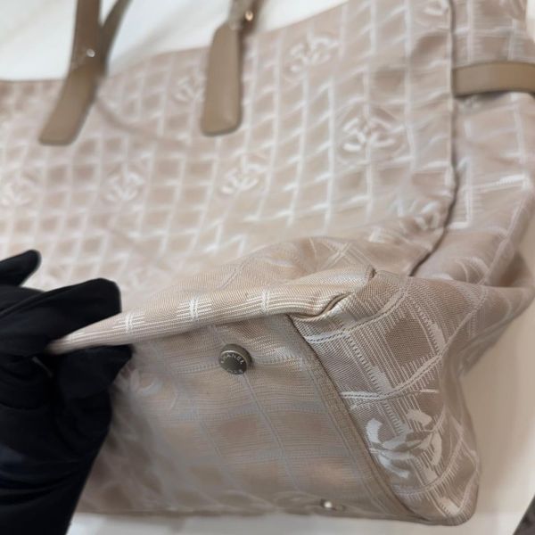 Chanel 大號奶茶色冰格旅行袋 