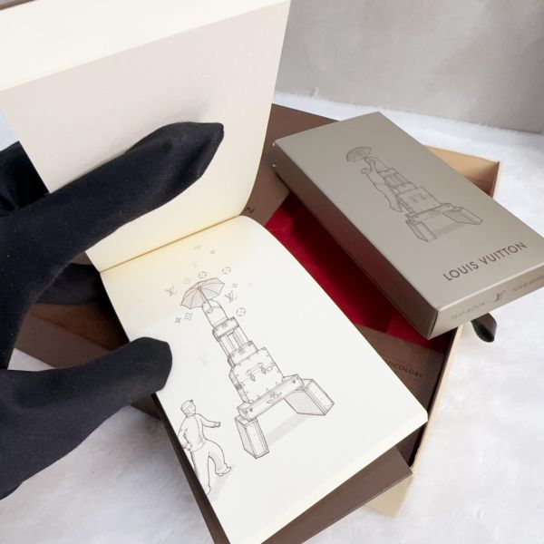 Louis Vuitton Tour Eiffel VIP 限量版翻頁動畫書 