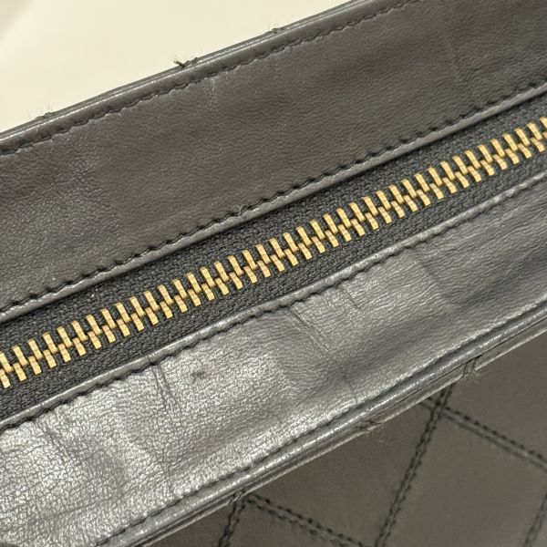 Chanel 黑色小羊皮菱格手拿包 